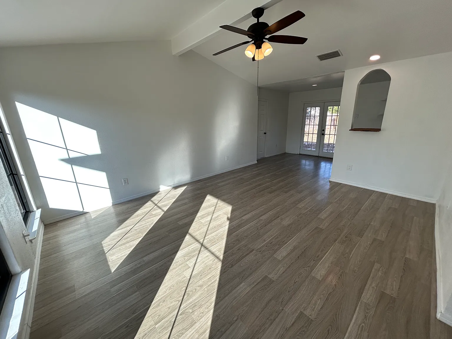 3 bed, 1070 sqft, $2,100 — Photo 3