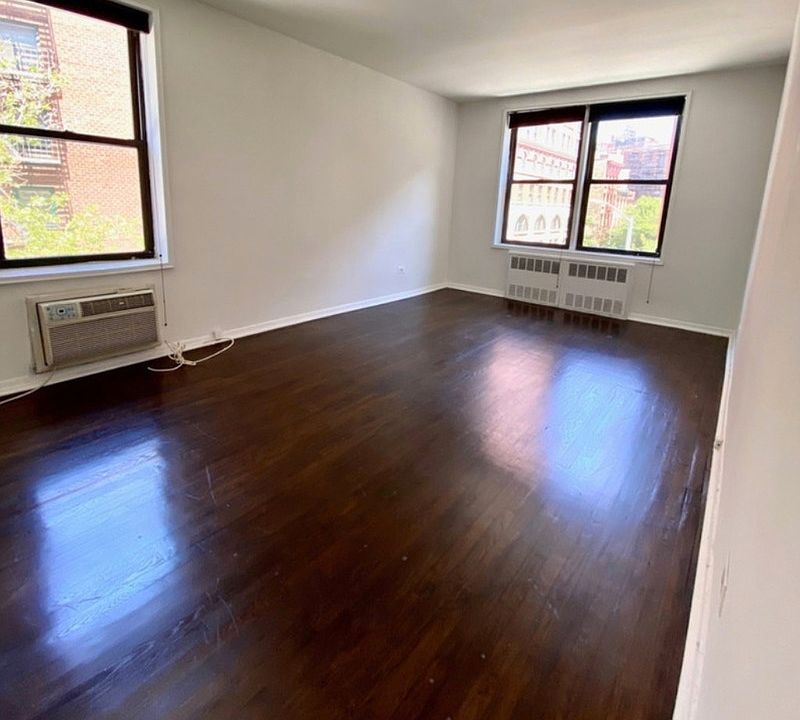 2nd image of 165 Christopher St #3RR