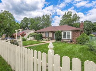 124 Bittersweet Ln, Lansing, KS 66043