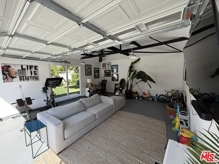 1768 S Fairfax Ave — Photo 30