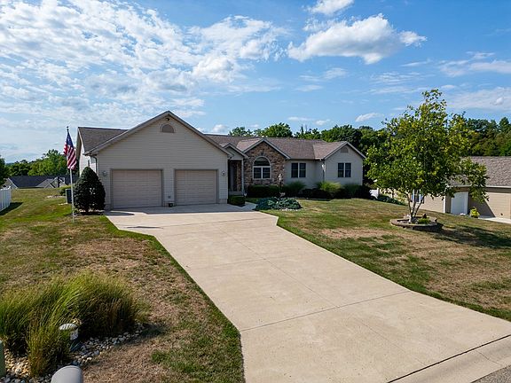 3rd image of 133 Stone Trace Dr
