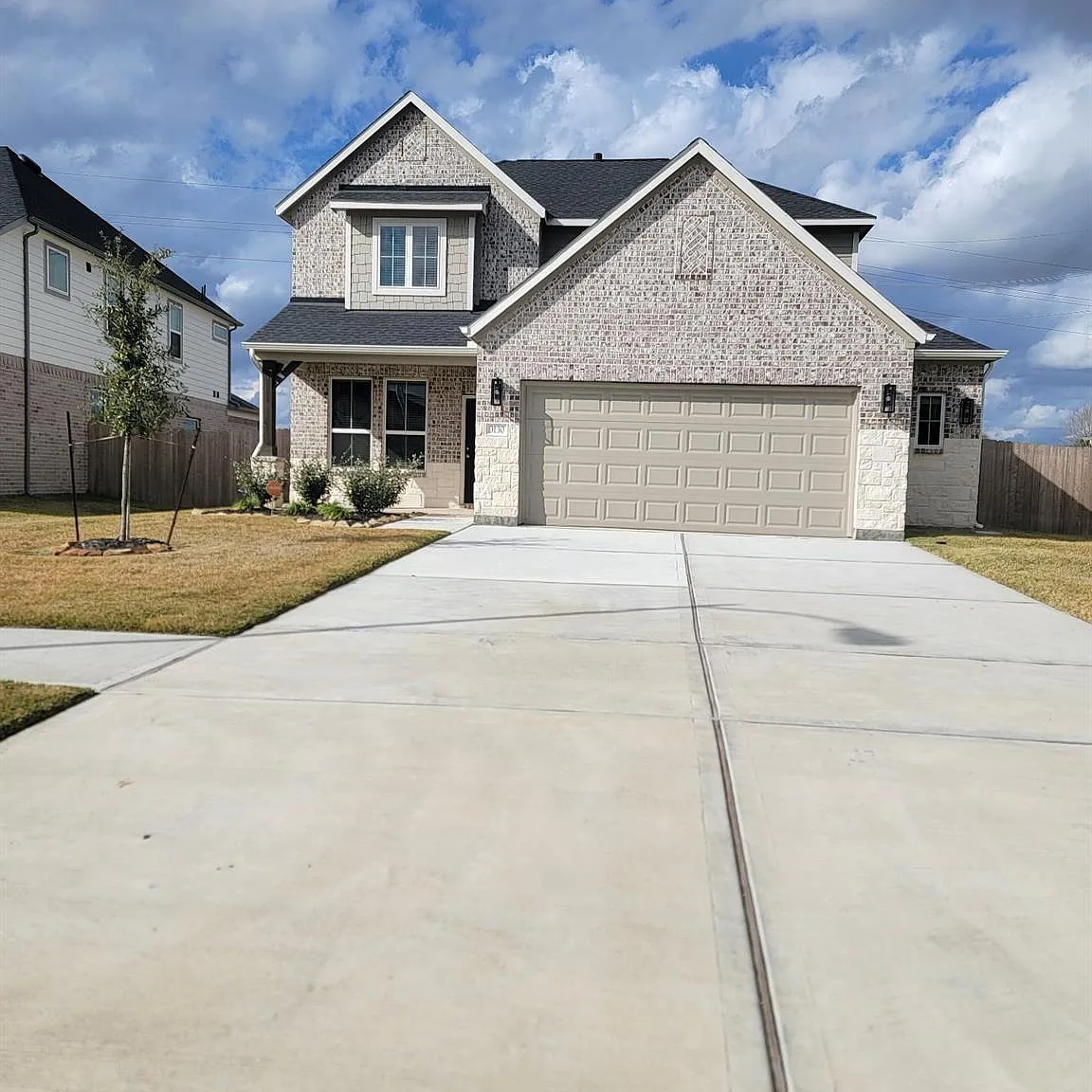 4 bed, 3.5 bath, 2747 sqft, $2,800 — Photo 1