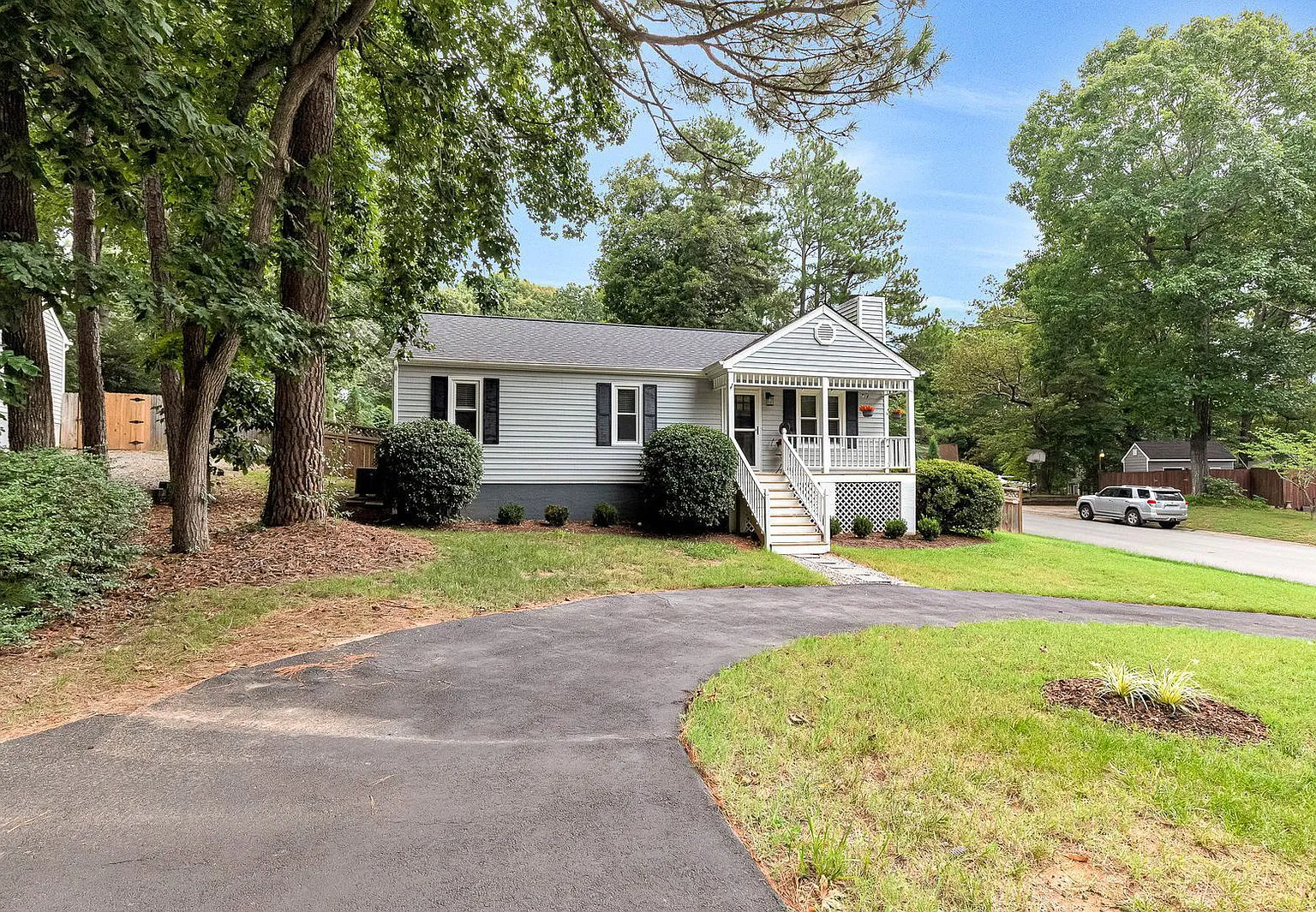 3 bed, 1.5 bath, 960 sqft, $2,495 — Photo 4