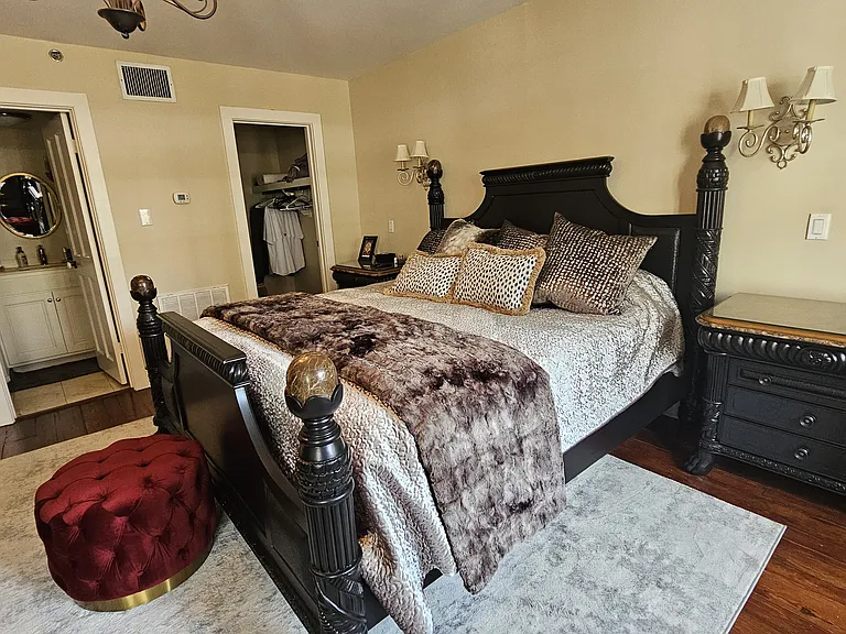 517 Dumaine St #1R — Photo 10