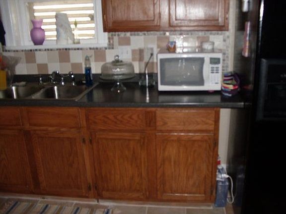 3rd image of 1403 Milam Dr