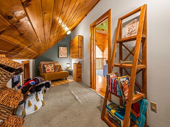 39th image of 3829 Island View Rd