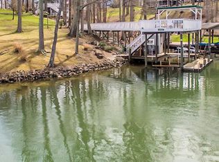 213 Peninsula Dr, Moneta, VA 24121