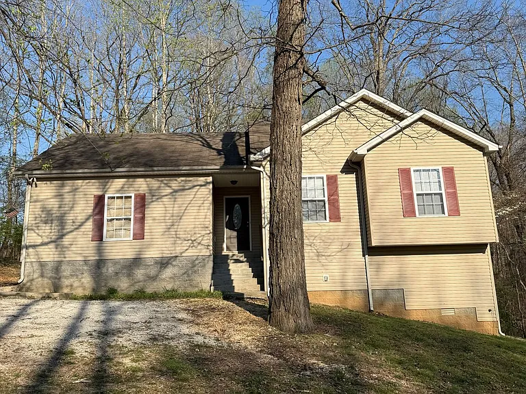 1043 Hogan Rd — Photo 1