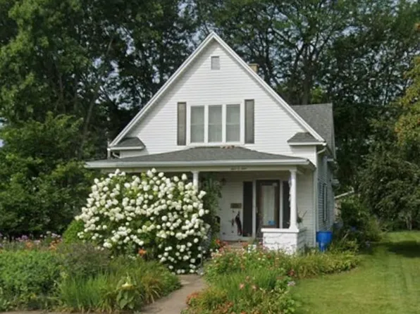 409 S Wacouta Ave, Prairie Du Chien, WI 53821