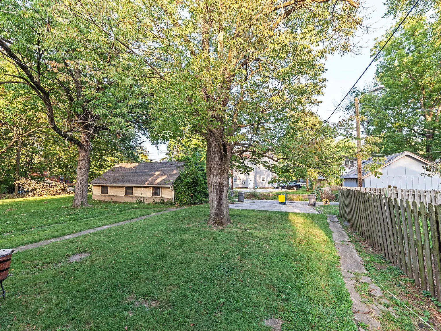 883 Woodruff Place West Drive — Photo 2
