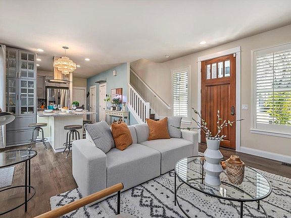 3rd image of 305 Creekside Village Dr