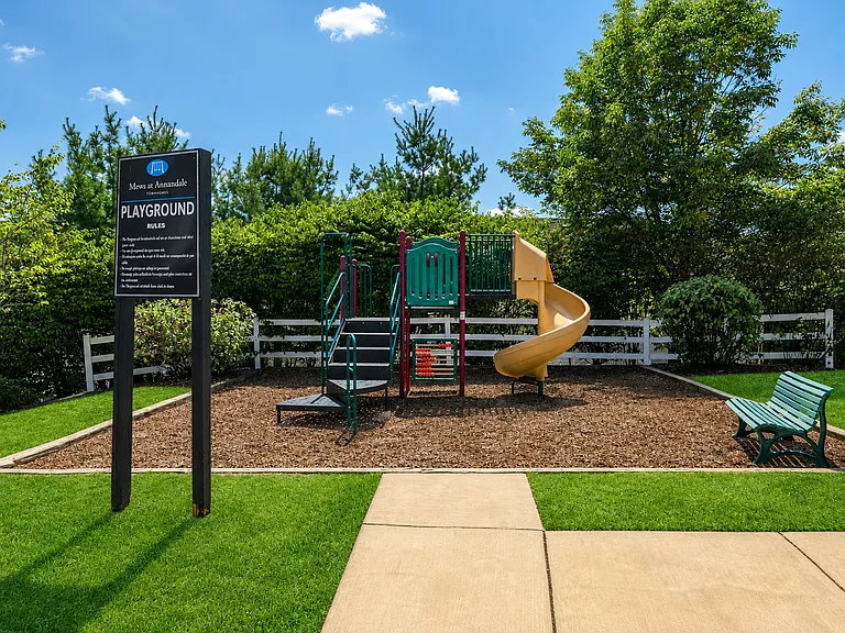Mews at Annandale Townhomes — Photo 18