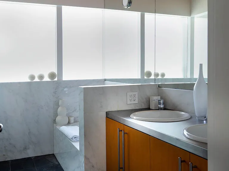 15146 Mulholland Dr — Photo 11