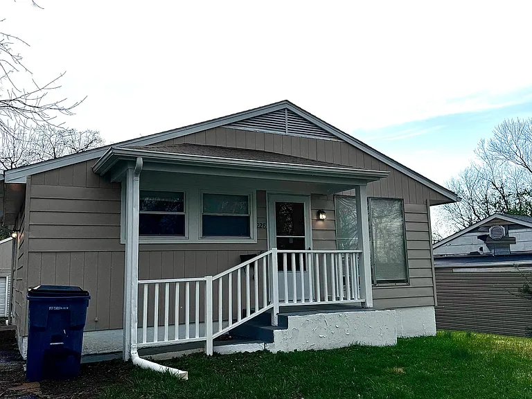 228 Dundee Cir — Photo 1