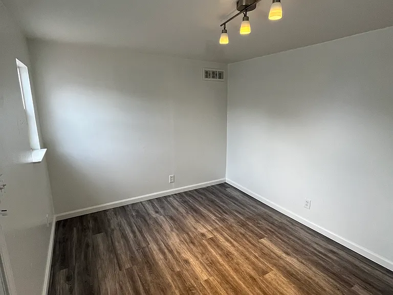 137 Grant St — Photo 11