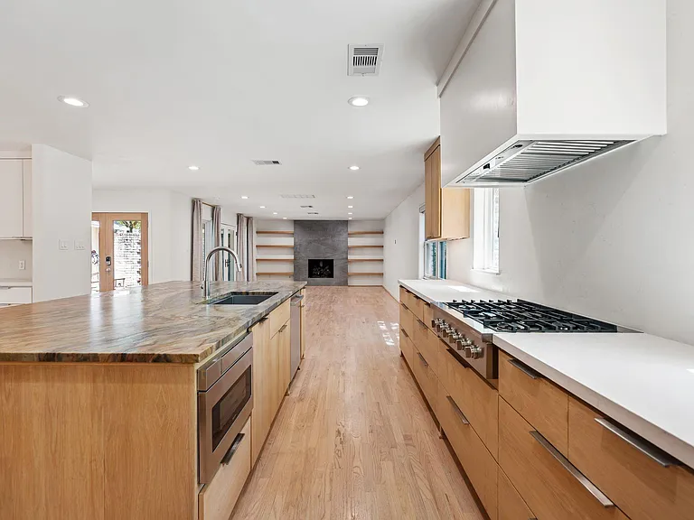 13703 Queensbury Ln — Photo 5