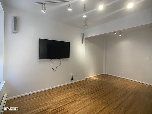 Rented by Citi Habitats | media 51