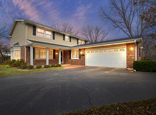 196 E Louis Ave, Lake Forest, IL 60045