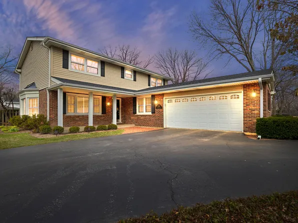 196 E Louis Ave, Lake Forest, IL 60045