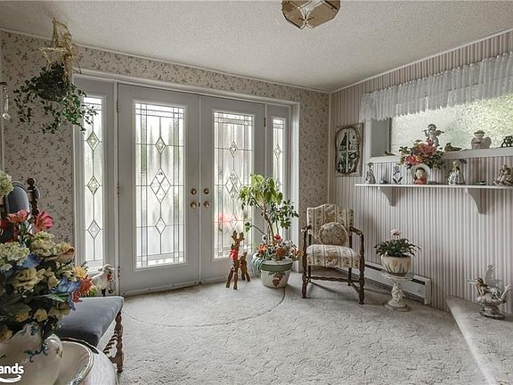4th image of 586 Dominion Ave