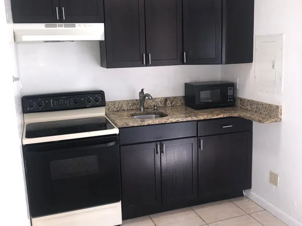 1290 Highlands Dr APT 2, Naples, FL 34103