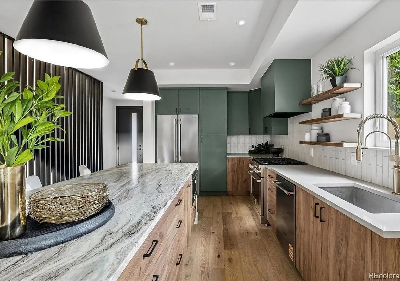 Brand-New Modern 4BR Home with Rooftop Deck & Mountain Views in Overland — Photo 2