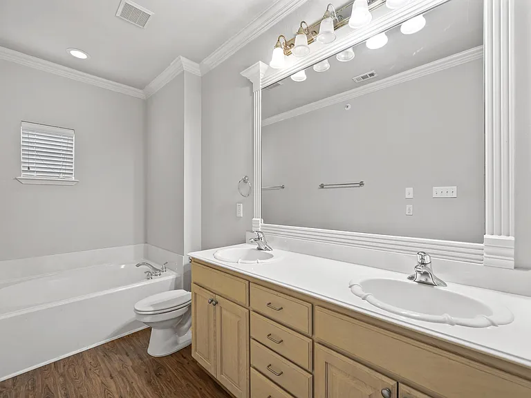 4404 Honfleur Ct — Photo 32