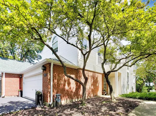 107 Welwyn St, Lake Bluff, IL 60044