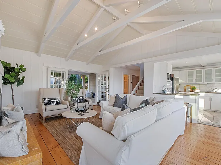 314 Joyce Way — Photo 17