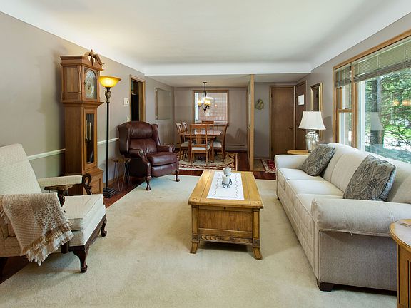 5th image of 1025 36th Ave NE