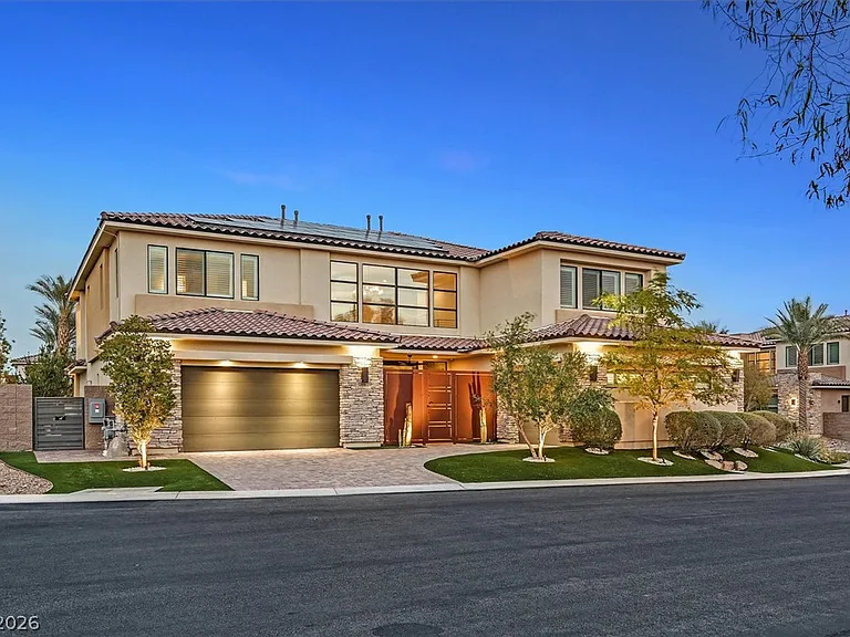 65 Garibaldi Way — Photo 1