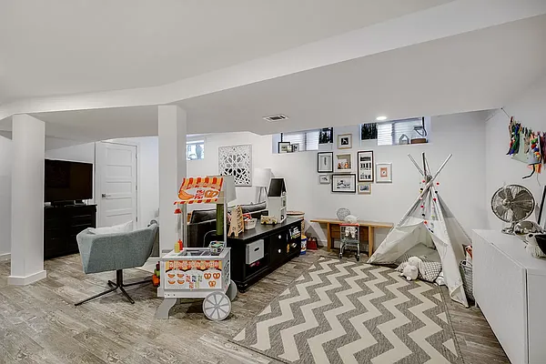 Rented by SERHANT. | media 31