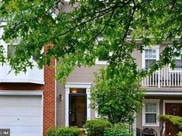 110 Treymore Ct, Pennington, NJ 08534