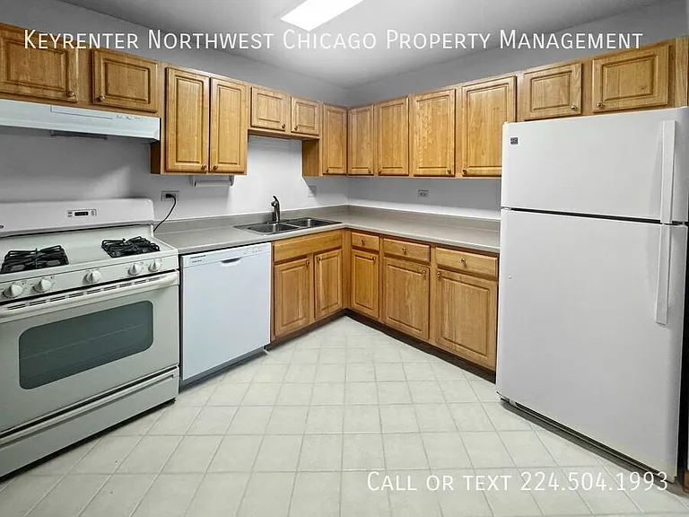 3000 Bayside Dr #107 — Photo 2