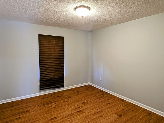 5th image of 215 Gordon St