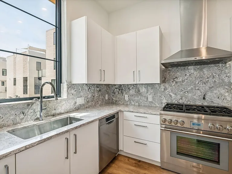 4294 E 8th Pl — Photo 11