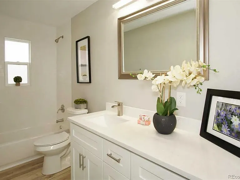 1077 Ursula St — Photo 10