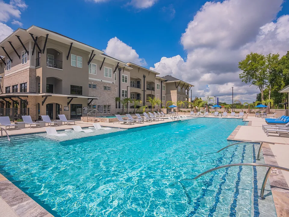 Park Rowe Apartments - Perkins Rowe