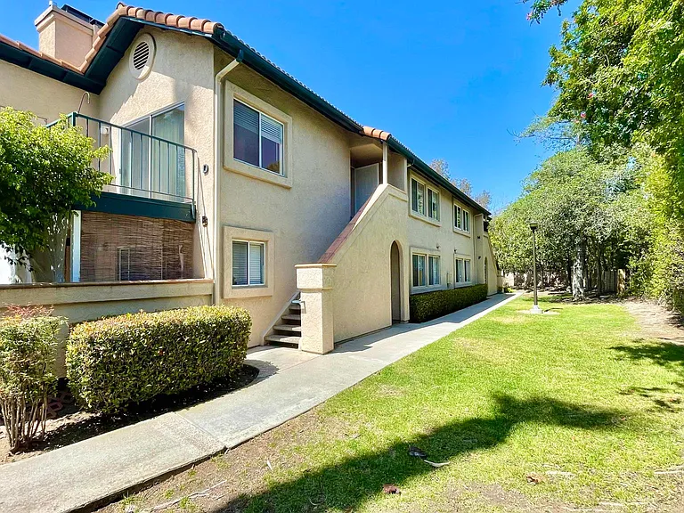 11321 Avenida De Los Lobos #D — Photo 29