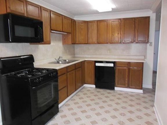 5th image of 606 Gerry Dr
