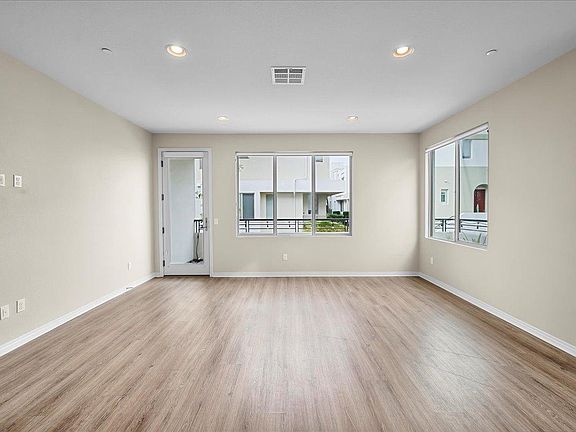 4th image of 13023 Union Ave Unit 101