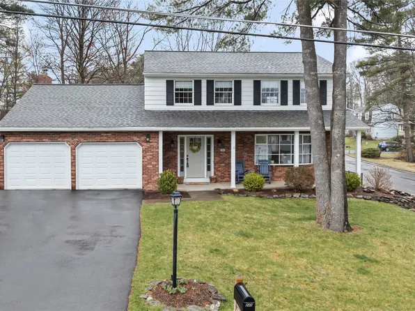 240 Antoinette Dr, Endicott, NY 13760