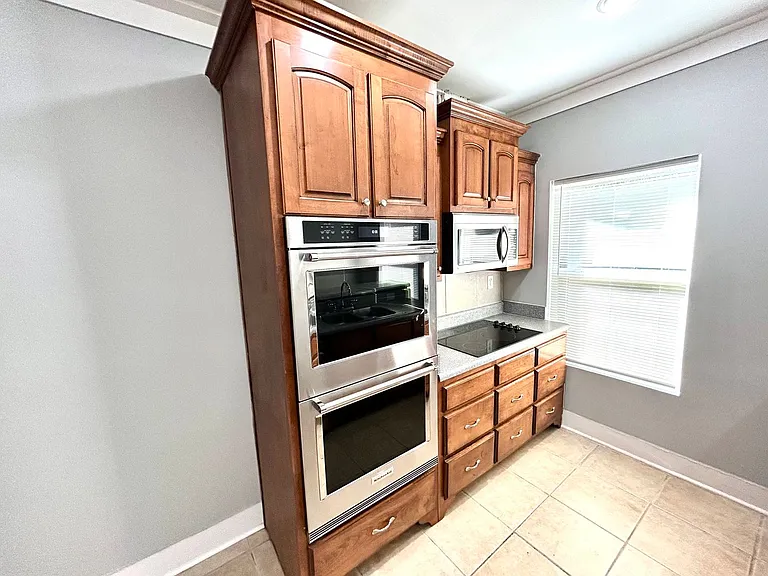 1020 Hill St SE — Photo 6