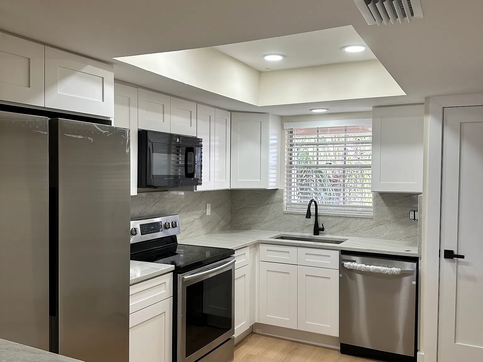 2 bed, 923 sqft, $2,100 — Photo 1