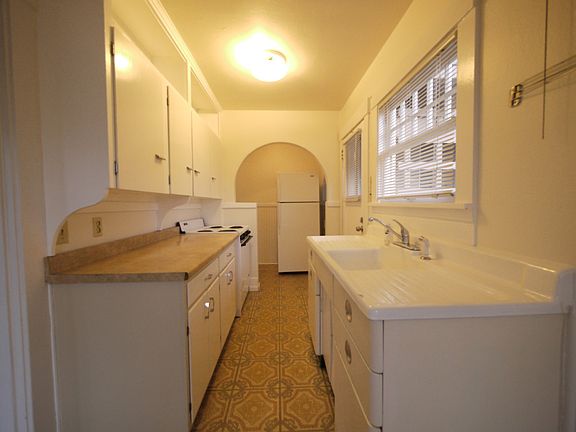 5th image of 814 N Alder St