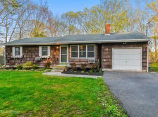 62 Elizabeth Dr, Wading River, NY 11792