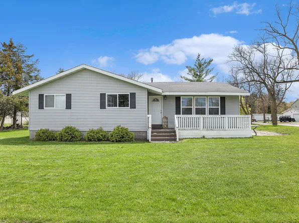304 Smith St, Crystal, MI 48818