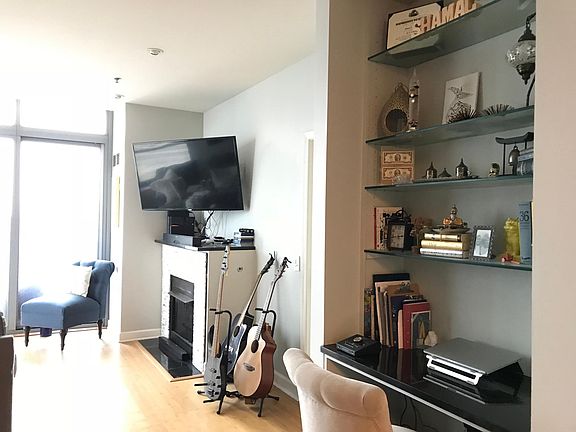 3rd image of 1600 S Prairie Ave #1609