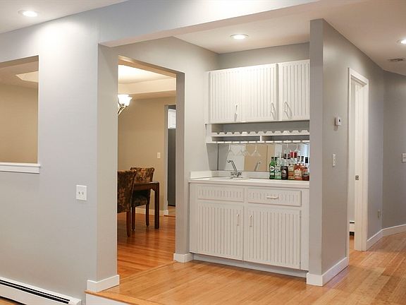 4th image of 5 Applewood Ln