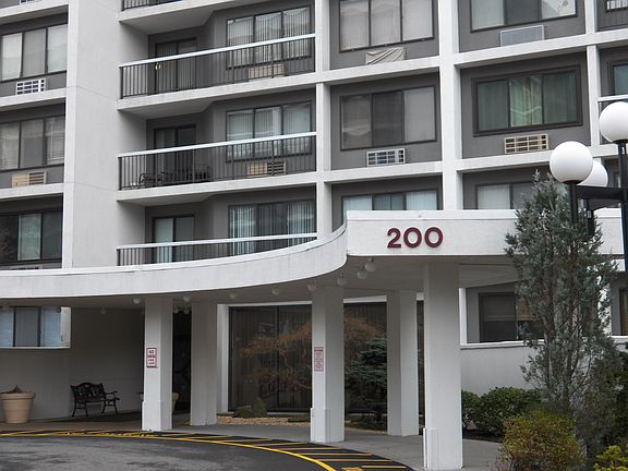 5th image of 200 High Point Dr APT 506